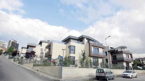 Davutoğlu bakın kime komşu oluyor! İşte oturacağı yeni ev - Resim: 1