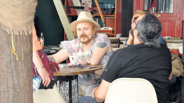 Harun Kolçak sırrı! Babasının reddettiği gay kardeşi... - Resim: 1