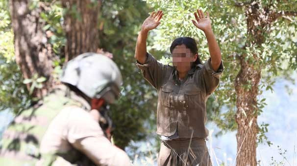 Kadın teröristin yakalandığı an böyle görüntülendi - Resim: 1