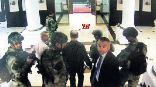 Hulusi Akar 15 Temmuz darbe gecesi görüntüleri çıktı - Resim: 4