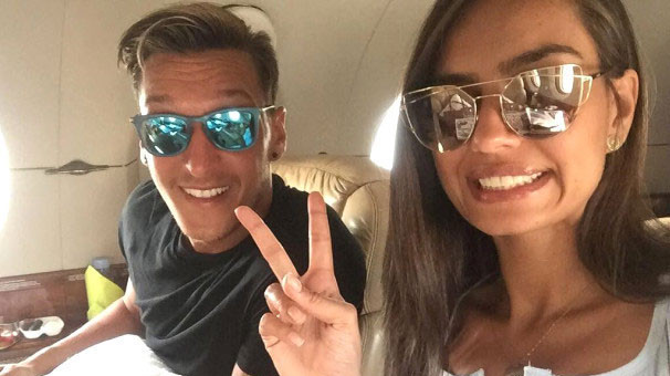 Mesut Özil Amine Gülşe düğününde öyle bir isim sahne alacak ki şok! - Resim: 1