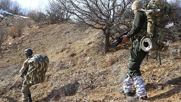 Komutanın uyarısını dinlemedi! Mağaradan çıkıp... - Resim: 2