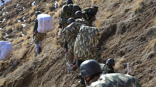 Komutanın uyarısını dinlemedi! Mağaradan çıkıp... - Resim: 3