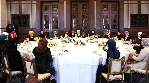 Emine Erdoğan Suriyeli kadınlarla bir araya geldi!  - Resim: 1