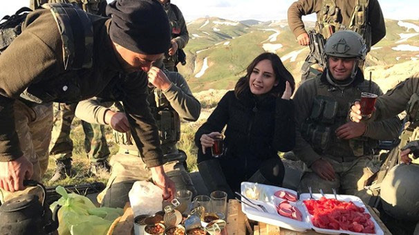 Nazlı Çelik Kato'da komandolarla operasyona çıktı işte o görüntüler... - Resim: 1