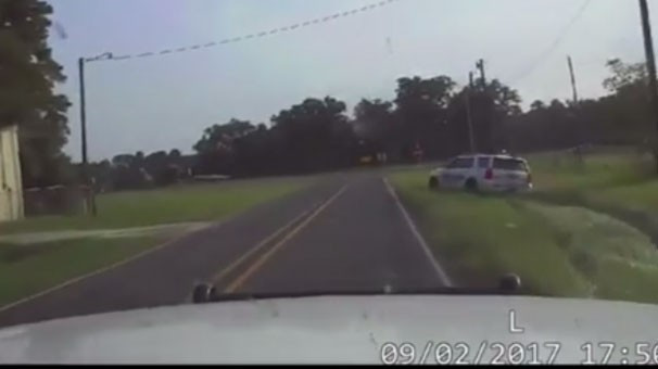 Yere yatırıp ellerini kelepçelediler tam o sırada... Skandal olay! - Resim: 1