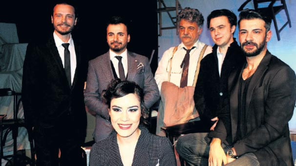 Galada kavga! Herkesin ortasında birbirlerine girdiler - Resim: 3