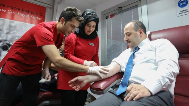 Bakan Mustafa Varank Varank ilik donörü oldu - Resim: 1