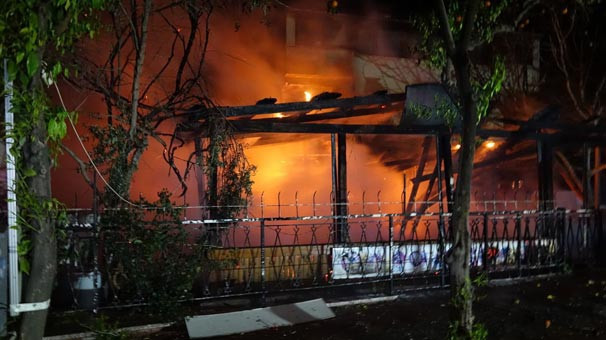 Korkutan yangın! Don atlet sokağa fırladılar... - Resim: 1