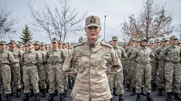 Ellleri hamurdan çok silah tutuyor işte Türk kadın subayları - Resim: 1