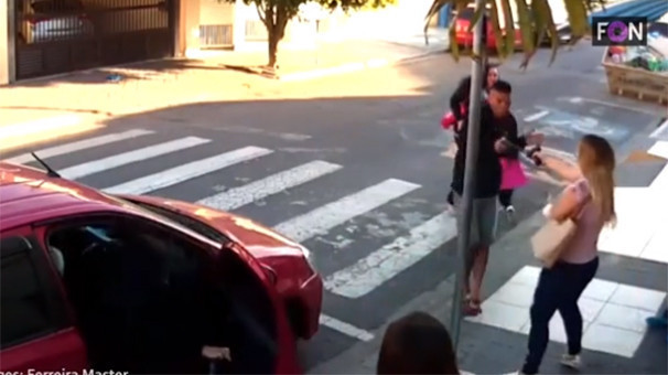 Okul önünde silahla öğrencileri soymaya kalkınca sonu feci oldu! - Resim: 4