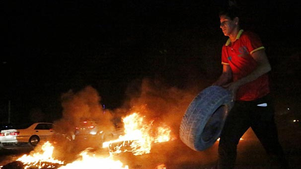  Komşu ülkede parti binasını bastılar! - Resim: 4