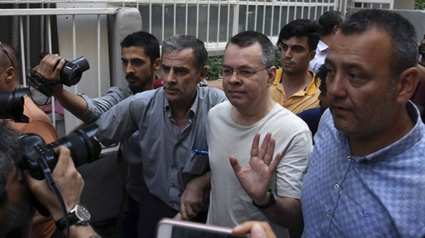 Rahip Brunson için özel ekip kuruldu! Kaçmasın diye 24 saat takip... - Resim: 1