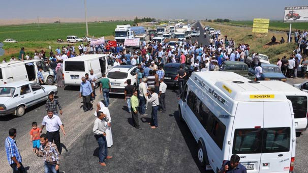 Topraksız köylüler yolu kapattı - Resim: 4