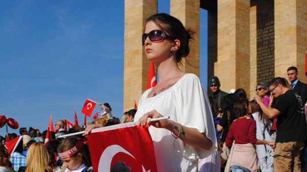 Anıtkabir'de 'duran kadın' eylemi - Resim: 4