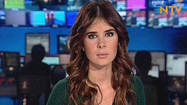 Canlı yayında birden soyunmaya başlayınca... - Resim: 4