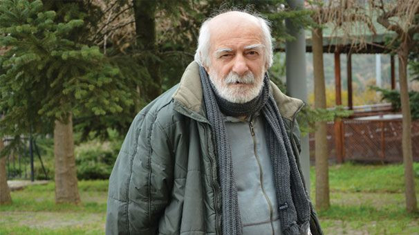 Oyuncu Hikmet Karagöz Taksim Metrosunda merdivenlerden düştü kanlar içinde kaldı - Resim: 1