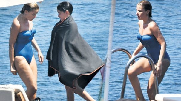 Selülitleri olay olunca dalga geçmişti! Gülben Ergen oğullarıyla yazın keyfini sürüyor - Resim: 1