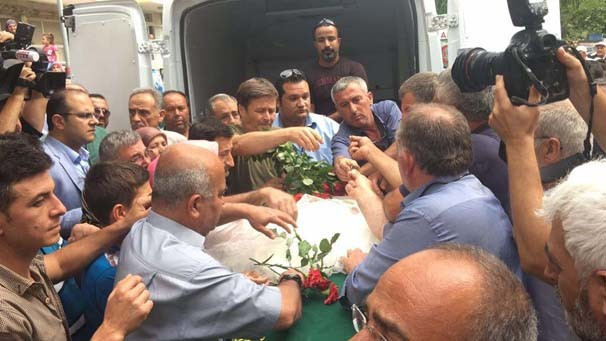 Ceylin son yolculuğuna böyle uğurlandı - Resim: 2