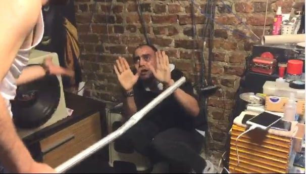 İstanbul’da dehşet anları! Para için arkadaşını sopa ve satırla dövdü! - Resim: 3