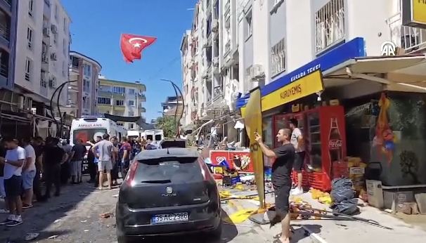 İzmir'de doğal gaz patlaması meydana geldi! Ölü ve yaralılar var - Resim: 2