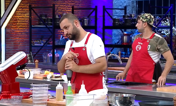 MasterChef'te ceza oyunu için kıyasıya kapışma! Atarım çöpe deyip tepki gösterdi - Resim: 4
