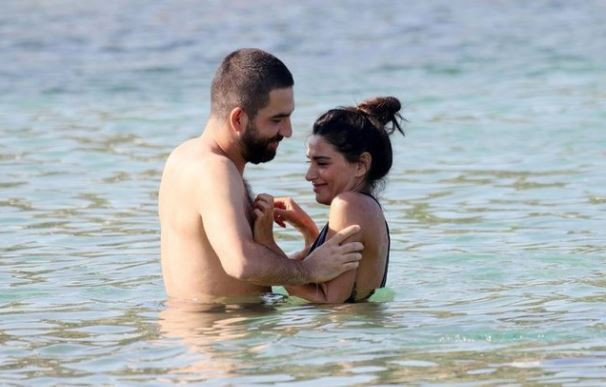 Arda Turan 3 milyon avroluk yatıyla tatilin keyfini çıkarıyor - Resim: 4