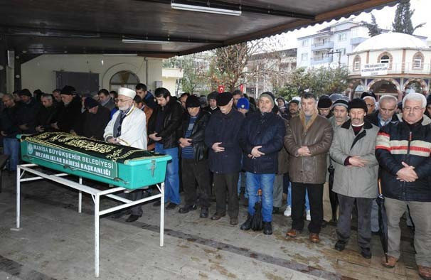 Cenaze namazında akılalmaz olay! Tam namaz kılınırken... - Resim: 2