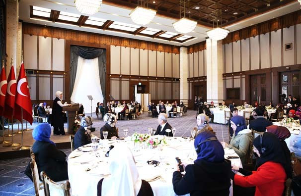 Emine Erdoğan Suriyeli kadınlarla bir araya geldi!  - Resim: 4