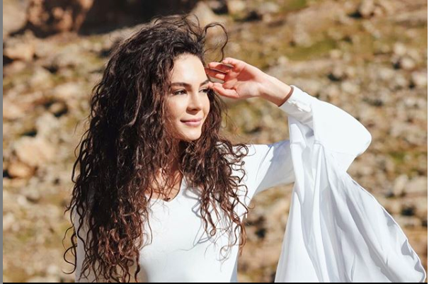 Hercai'nin Reyyan'ının seksi bikinisine bakanın nutku tutuldu! - Resim: 2