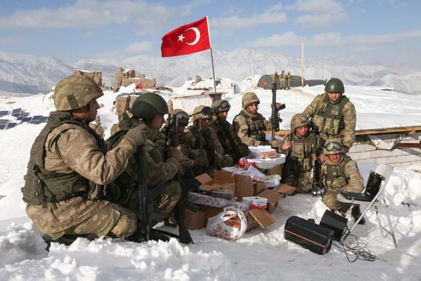 Mehmetciğe büyük sürpriz! Bakın o paketlerden ne çıktı - Resim: 2