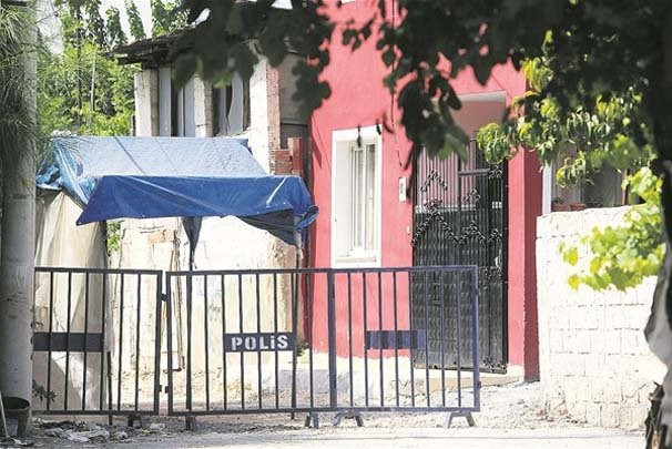 Ne var bu esrarengiz kırmızı evde? İçeriden ilk görüntüler - Resim: 1