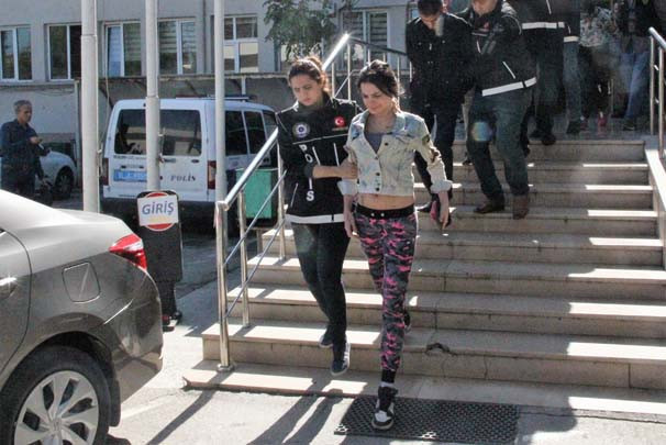 Ağlaya ağlaya götürdüler! - Resim: 2