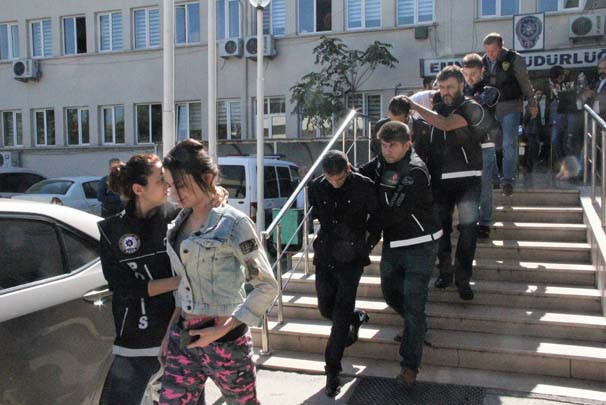 Ağlaya ağlaya götürdüler! - Resim: 3