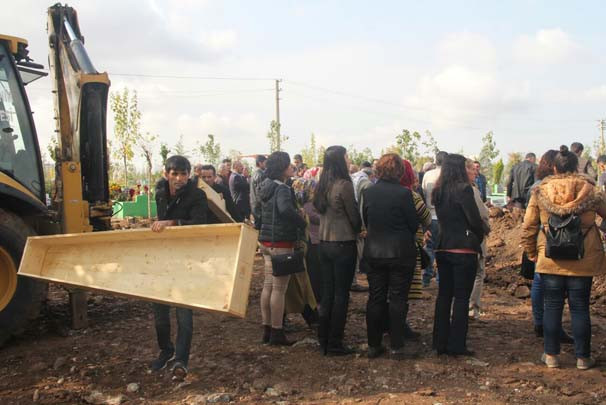 HDP'li vekil Leyla Birlik, PKK'lı teröristin cenazesine katıldı - Resim: 3
