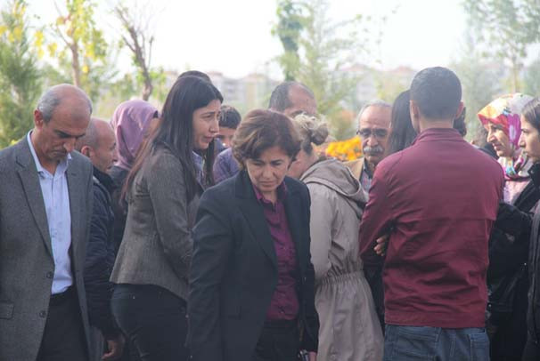 HDP'li vekil Leyla Birlik, PKK'lı teröristin cenazesine katıldı - Resim: 2