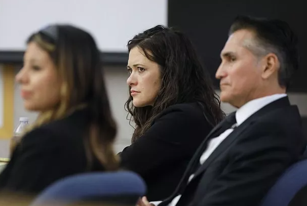 Üvey babanın bilgisayarında buldu! Çıplak fotoğraflarını gören genç kadın: Korkunç bir histi - Resim: 1