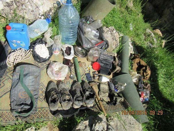 Ağaçların arkasında bulundu! PKK'nın ininden çıkanlara bakın - Resim: 1