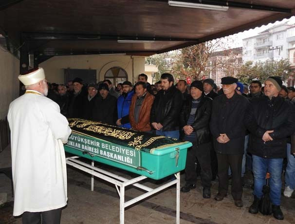 Cenaze namazında akılalmaz olay! Tam namaz kılınırken... - Resim: 1