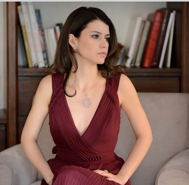 Beren Saat'in hayali suya düştü! - Resim: 1