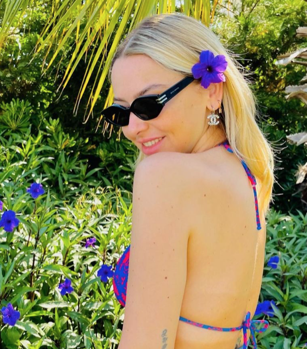 Hadise'den doğum günü kutlaması dekolteli elbisesi büyüledi! - Resim: 2