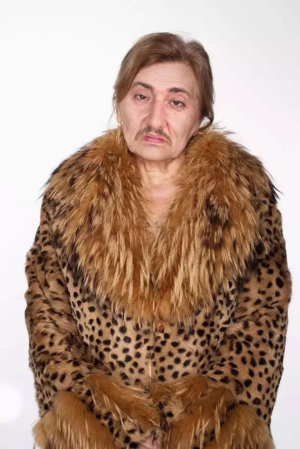 Var böyle dolandırıcılık! Çocuklarının bakıcısını da şoförlerini de çarpmışlar! - Resim: 4