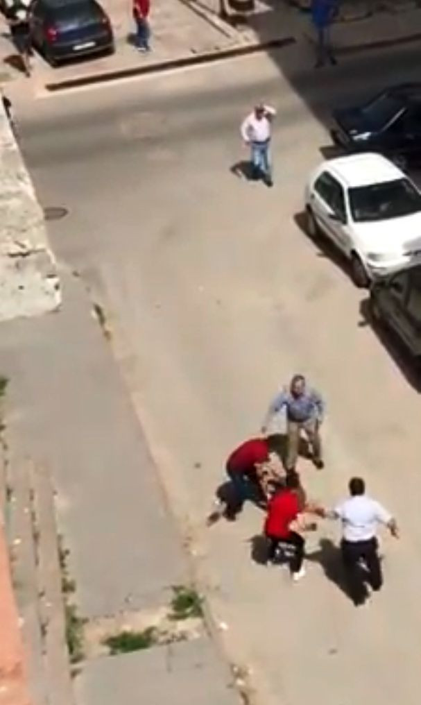 Edirne'de sokak ortasında bıçaklanarak öldürülme anbean kamerada - Resim: 2