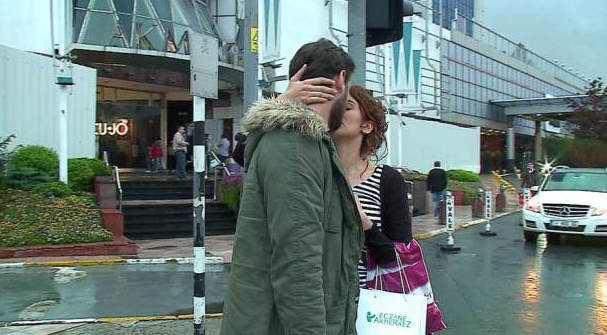 Ünlü isimler dudak dudağa yakalandı - Resim: 2