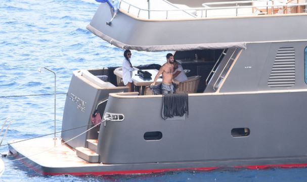 Arda Turan 3 milyon avroluk yatıyla tatilin keyfini çıkarıyor - Resim: 3