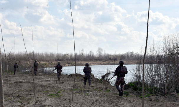 Yunanistan sınırında Özel Harekat polisleri göreve başladı - Resim: 1