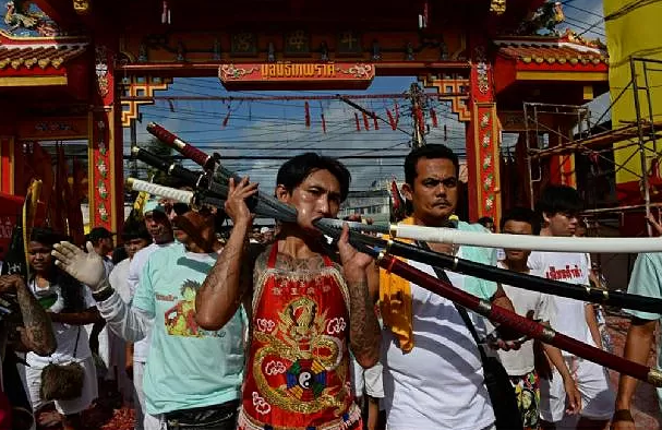 Günahlarından böyle arınıyorlar - Resim: 1