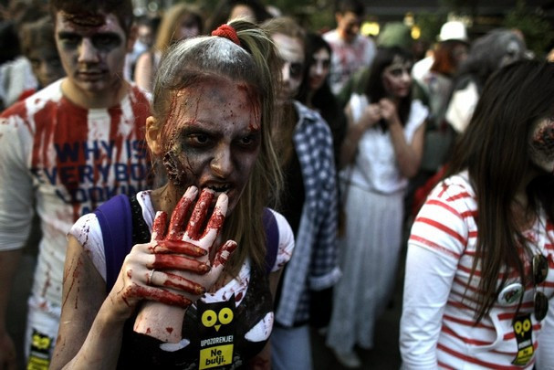 Sırbistan'da renkli zombi yürüyüşü - Resim: 2