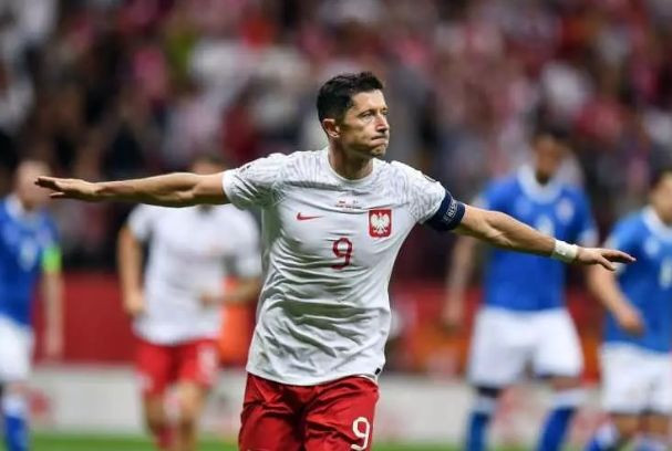 UEFA acımadı, cezayı kesti! İşte EURO 2024'te taraftarlar yüzünden ceza yiyen takımlar - Resim: 21
