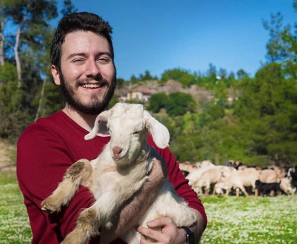 Enes Batur'un, aylık kazandı dudak uçuklattı! - Resim: 2